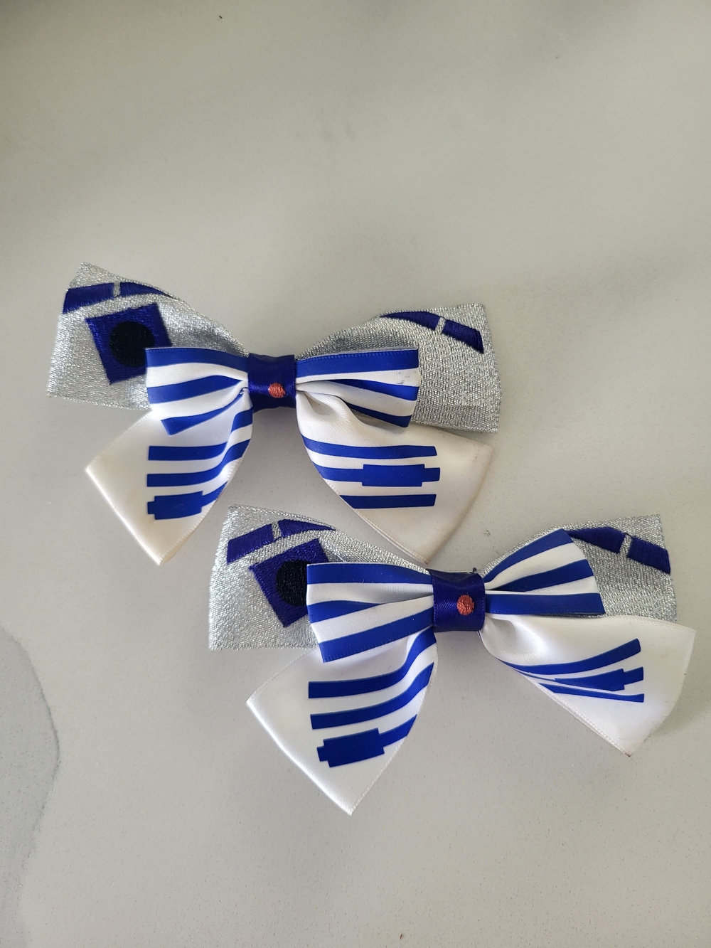 Official STAR WARS R2D2 Hair Or Lapel Bow Pair